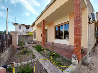 Villa a Riola Sardo