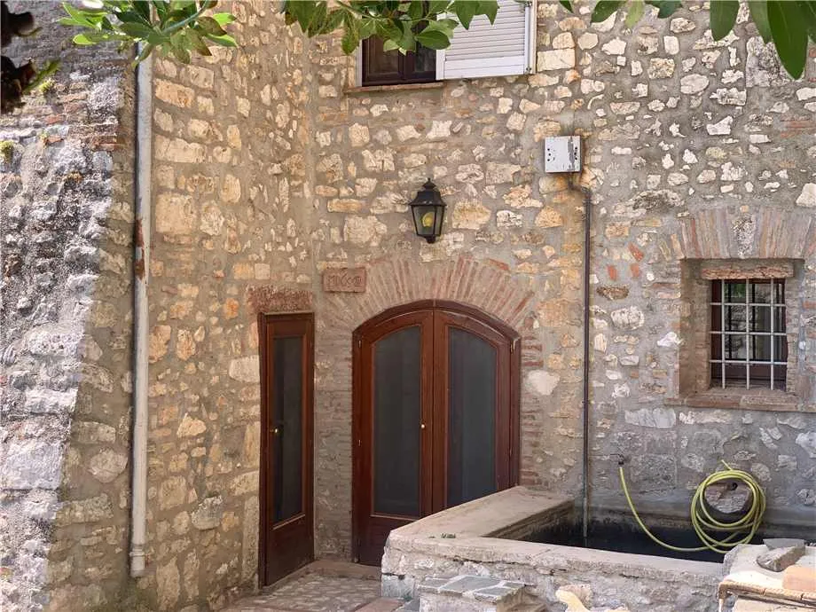 Palazzo/Stabile in vendita ad Acquasparta - foto 2
