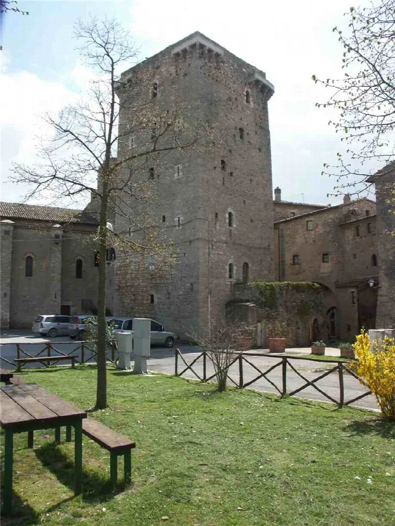 Palazzo/Stabile in vendita a Gualdo Cattaneo - foto 1