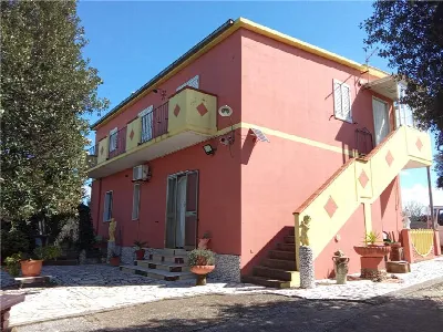 Palazzo/Stabile a Sannicandro Garganico
