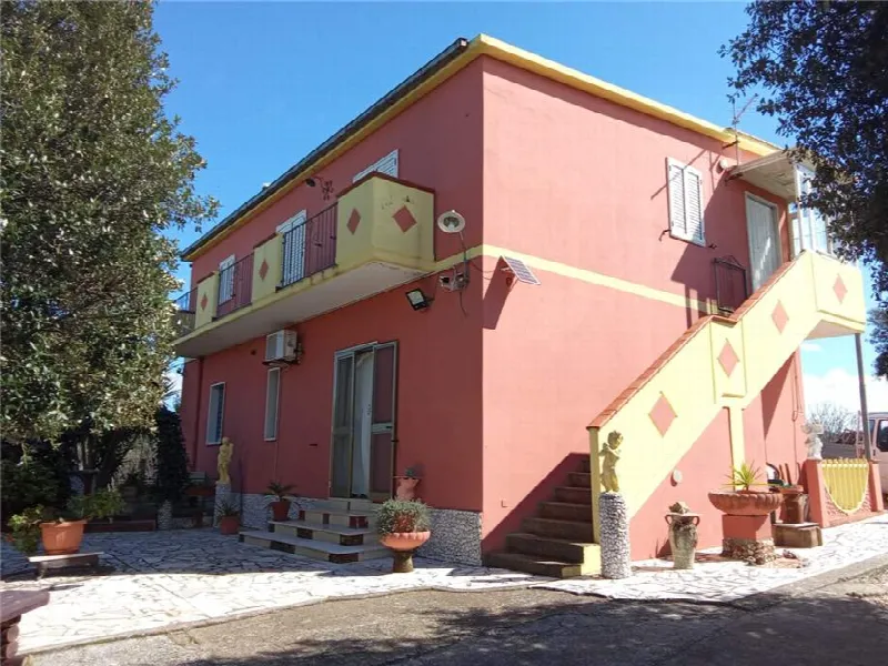 Palazzo/Stabile in vendita a Sannicandro Garganico - foto 1