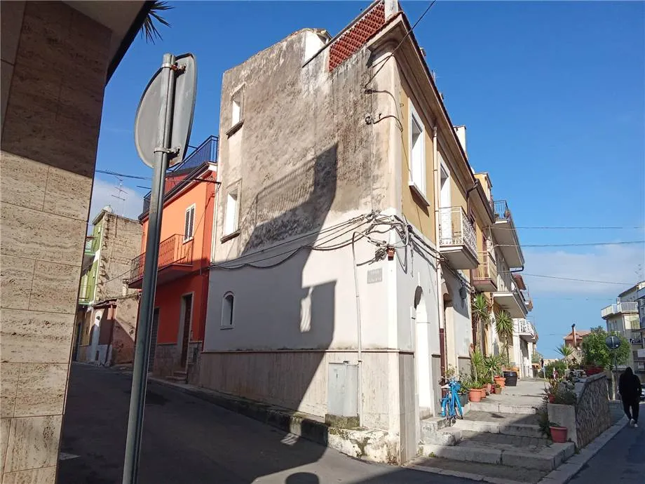 Palazzo/Stabile in vendita a Sannicandro Garganico - foto 2