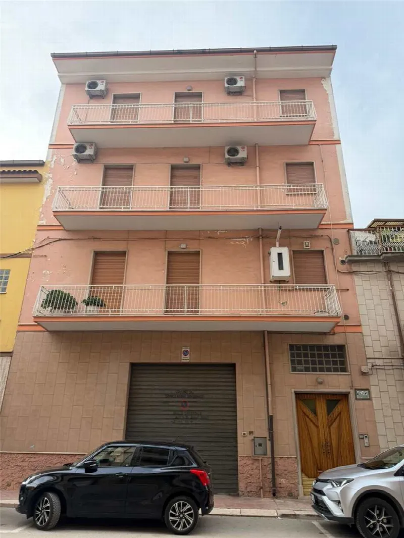 Palazzo/Stabile in vendita a Sannicandro Garganico - foto 1