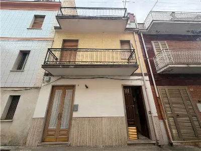 Palazzo/Stabile a Sannicandro Garganico