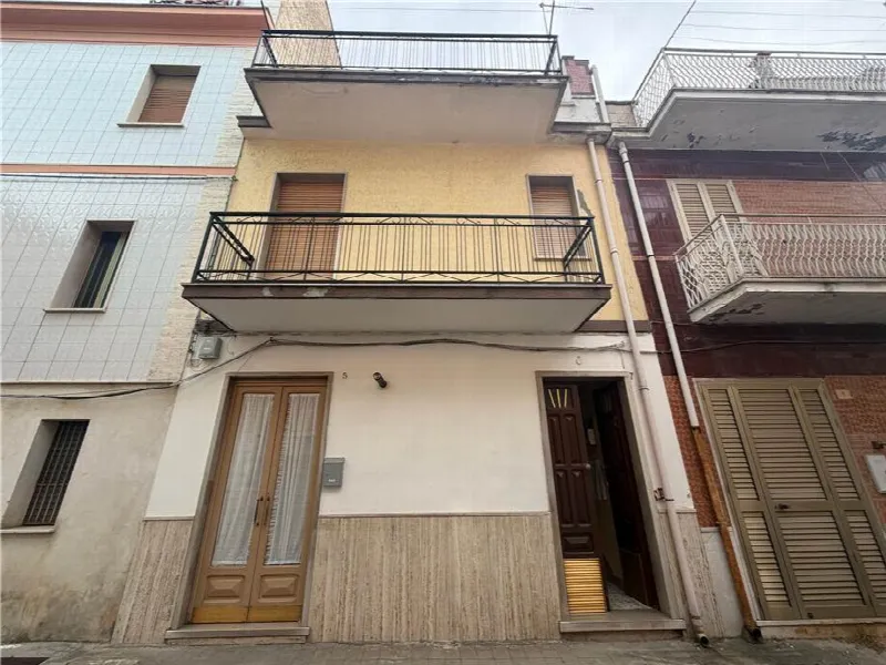 Palazzo/Stabile in vendita a Sannicandro Garganico - foto 1