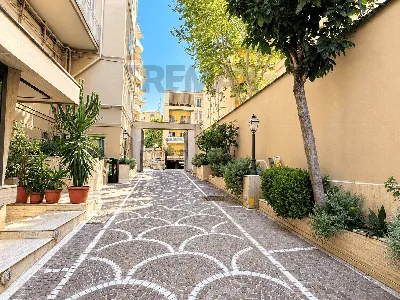 Appartamento in vendita a Napoli, Vomero, ... - foto 2