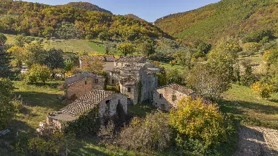 Rustico/Casale in vendita a Serra San Quir... - foto 1