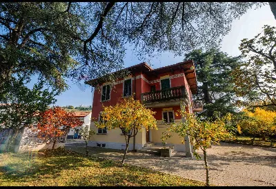 Villa a Carobbio degli Angeli