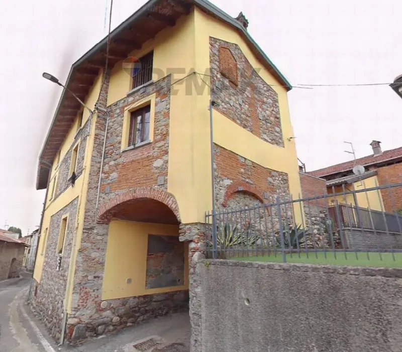 Casa Indipendente in vendita a Varallo Pombia - foto 1