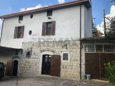 Villa in vendita a San Lorenzello - foto 1