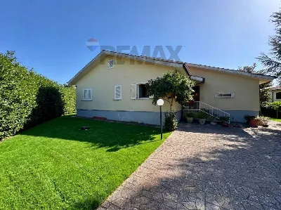 Villa in vendita a Lariano - foto 1