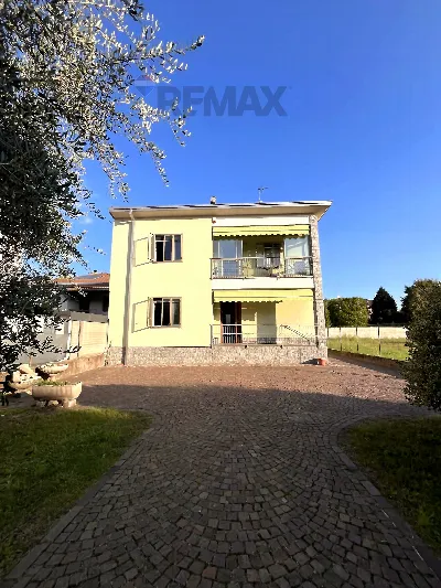 Villa a Fagnano Olona