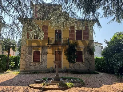 Villa in vendita a Viggiù - foto 1
