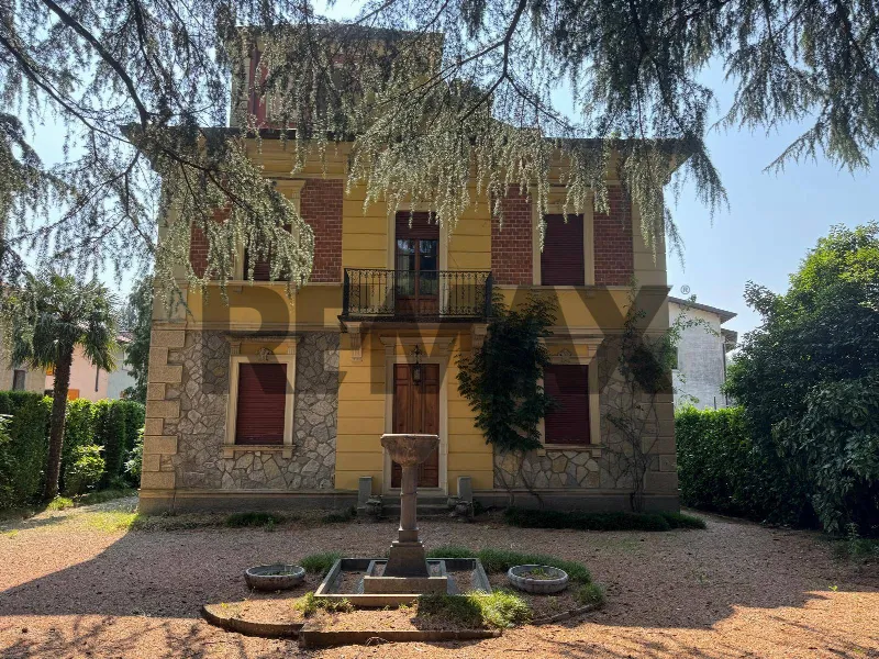 Villa in vendita a Viggiù - foto 1