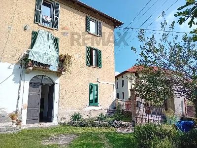 Appartamento in vendita a Cocquio-Trevisag... - foto 2