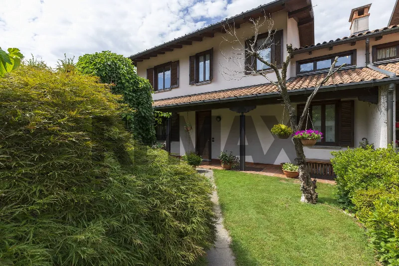Casa Indipendente in vendita a Buguggiate - foto 1