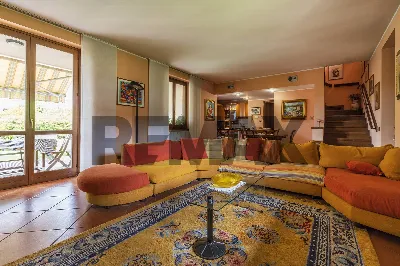 Casa Indipendente in vendita a Buguggiate - foto 10