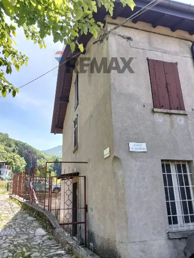 Casa Indipendente a Faggeto Lario