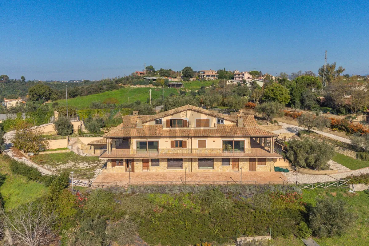 Villa in vendita a Castelnuovo di Porto - foto 2
