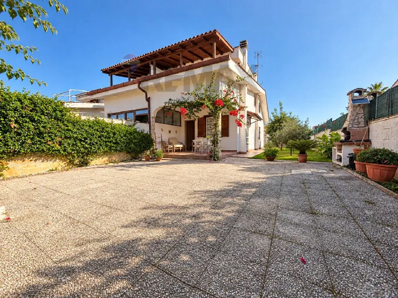 Casa Indipendente in vendita ad Ardea - foto 1