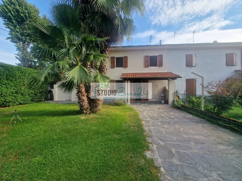 Casa Indipendente in vendita a Camaiore - foto 1