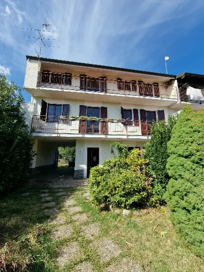 Casa Indipendente a Agrate Conturbia