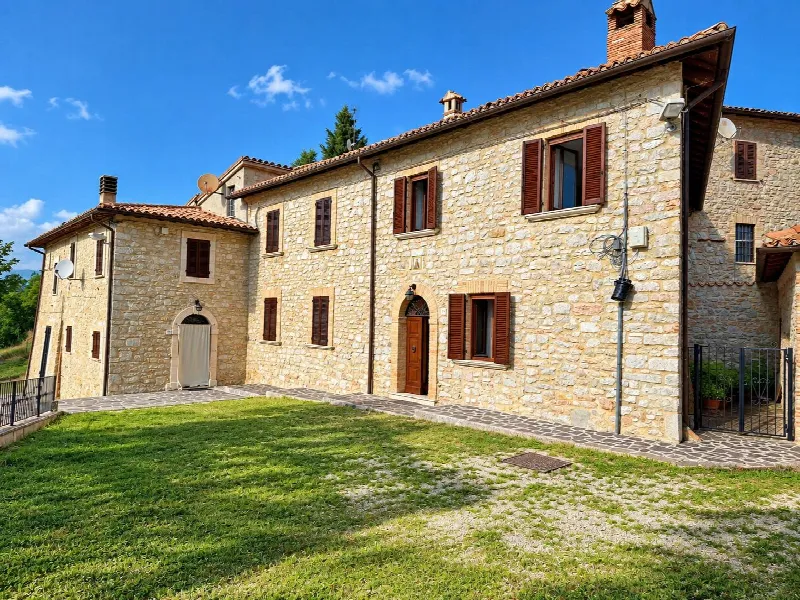 Casa Indipendente in vendita a Preci - foto 1