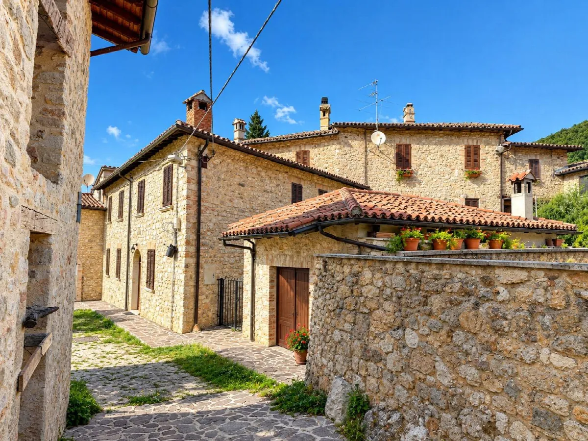 Casa Indipendente in vendita a Preci - foto 2