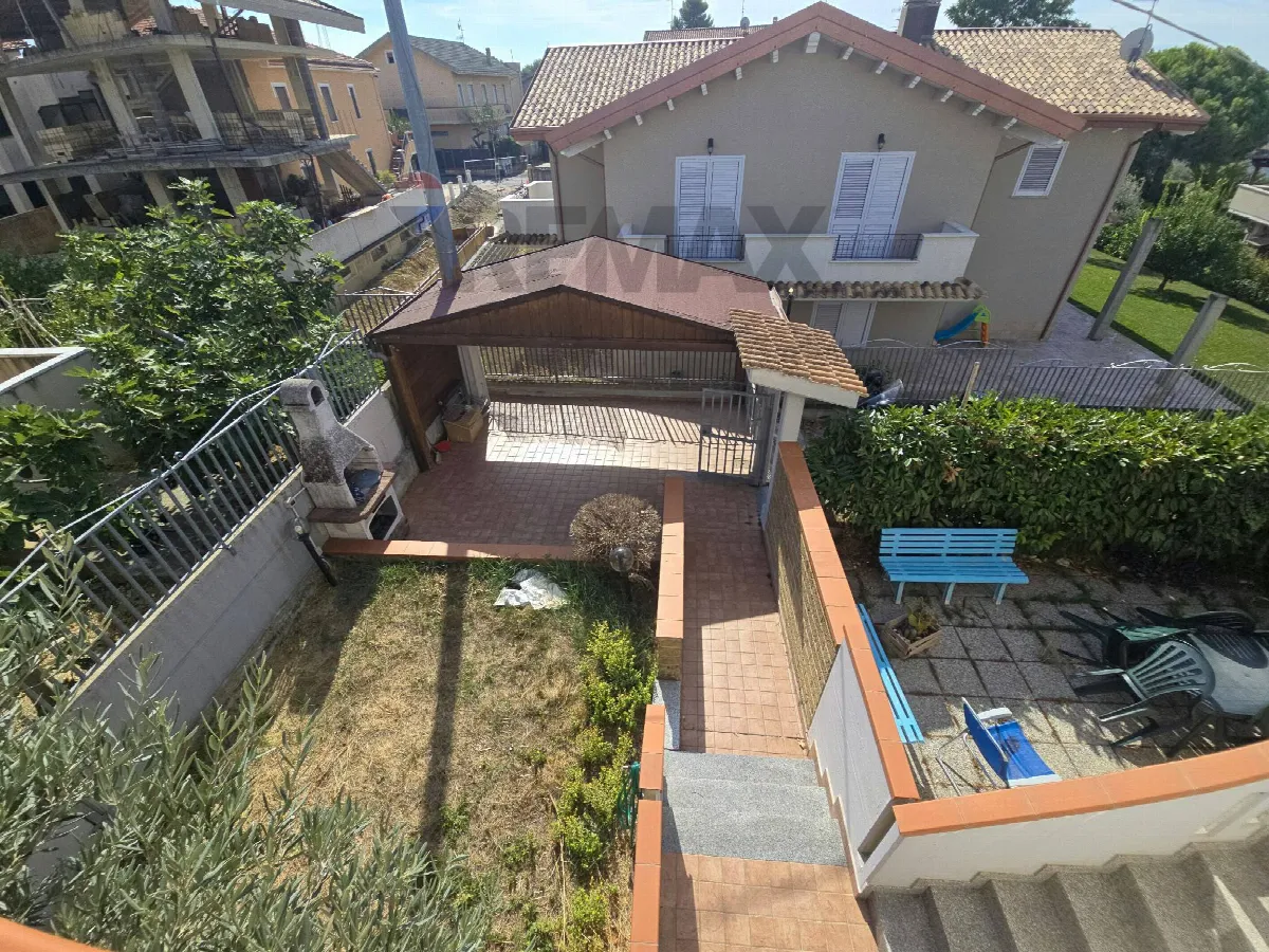 Casa Indipendente in vendita a Città Sant'Angelo - foto 4
