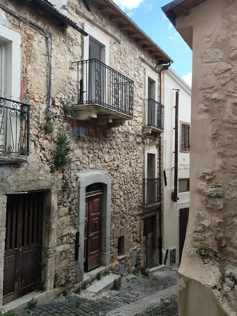 Casa Indipendente in vendita a Villa Santa Lucia degli Abruzzi - foto 1