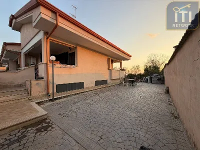 Villa in vendita a Pomezia - foto 2