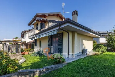 Villa a Magnago