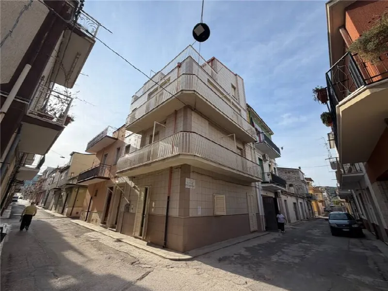 Palazzo/Stabile in vendita a Sannicandro Garganico - foto 1