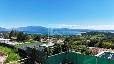 Villa a Padenghe sul Garda