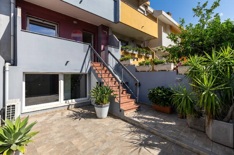 Villa in vendita a Cagliari, Pirri - foto 1