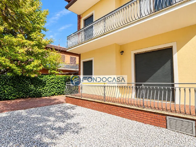 Casa Indipendente in vendita a Massa, Marina Di Massa - foto 1