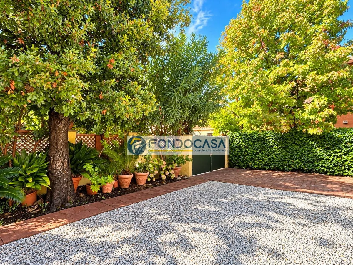 Casa Indipendente in vendita a Massa, Marina Di Massa - foto 2