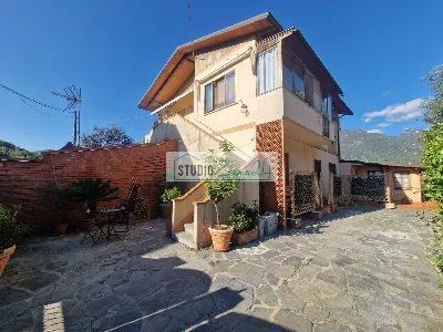 Casa Indipendente in vendita a Camaiore - foto 1