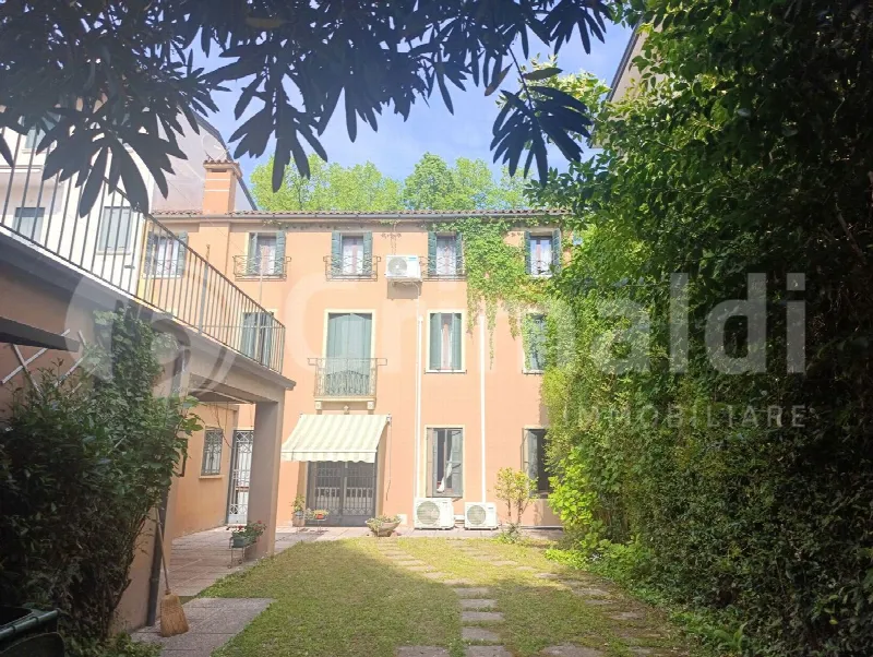 Casa Indipendente in vendita a Padova, Piazze, Duomo, Santo, Santa Sofia, Altinate, Savonarola, Ponte Molino - foto 1