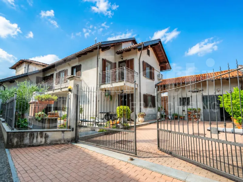 Casa Indipendente in vendita a Pinerolo - foto 1