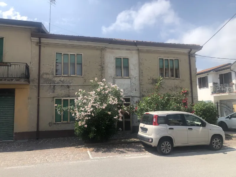 Palazzo/Stabile in vendita a Corbola - foto 2