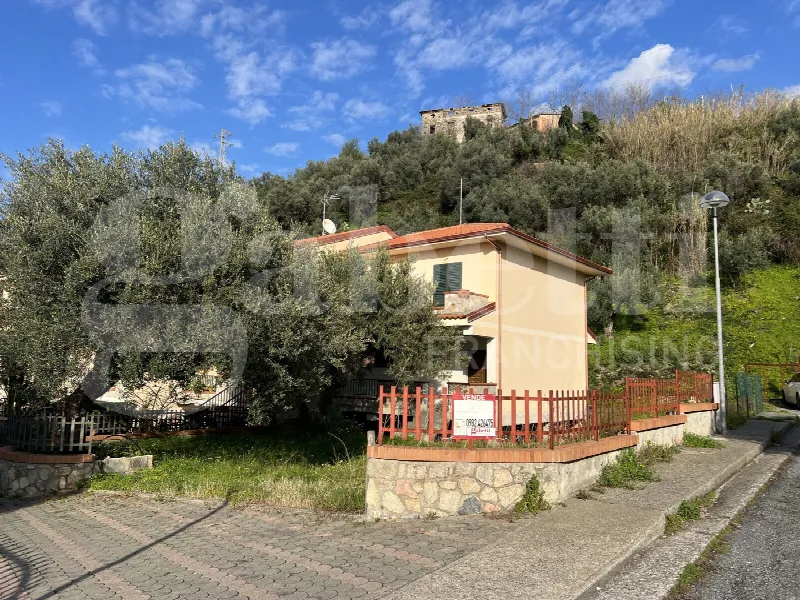 Villetta a schiera in vendita a Longobardi - foto 1
