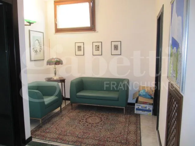 Ufficio in vendita a Brindisi, Centro storico, cappuccini, commenda - foto 1