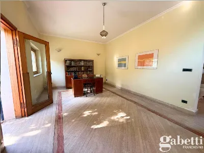 Palazzo/Stabile in vendita a Pomigliano d'... - foto 4