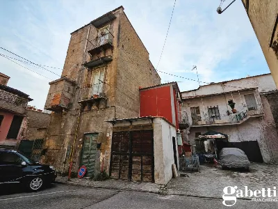 Palazzo/Stabile in vendita a Pomigliano d'... - foto 1