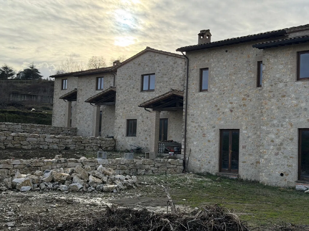 Villetta a schiera in vendita ad Avigliano Umbro - foto 2