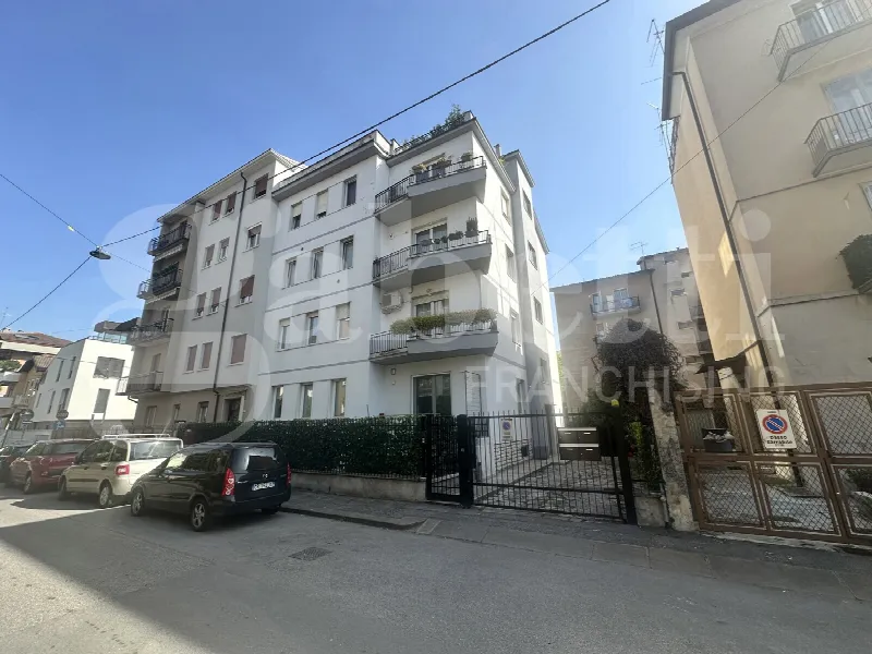 Appartamento in vendita a Verona, Centro - foto 3