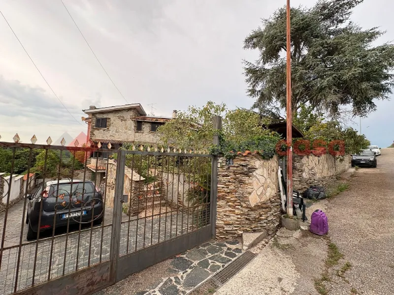 Casa Indipendente in vendita a Aprilia - foto 1