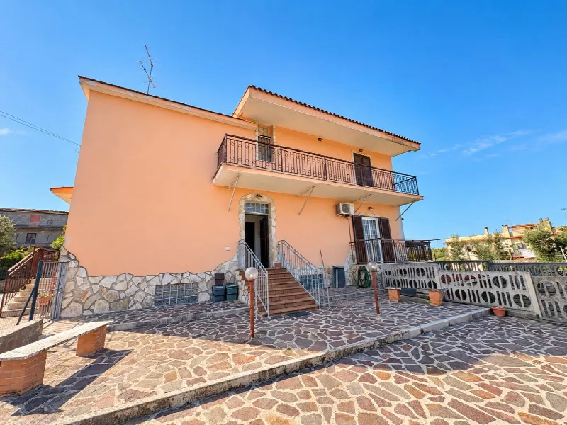 Casa Indipendente in vendita a Aprilia - foto 1