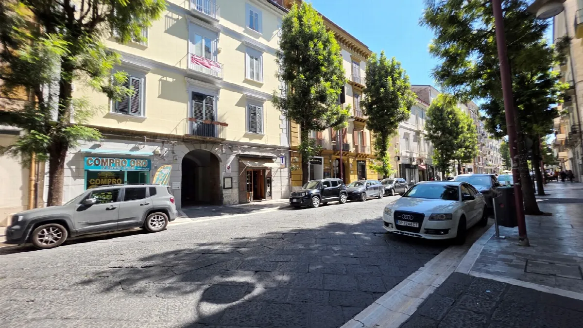 Appartamento in vendita a Caserta, Centro - foto 2